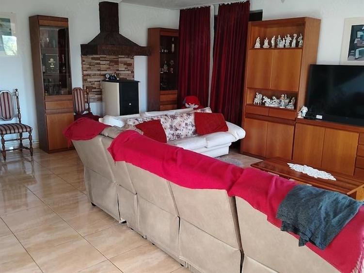 Casă individuală cu 5 camere cu Teren 1100 Mp în Central