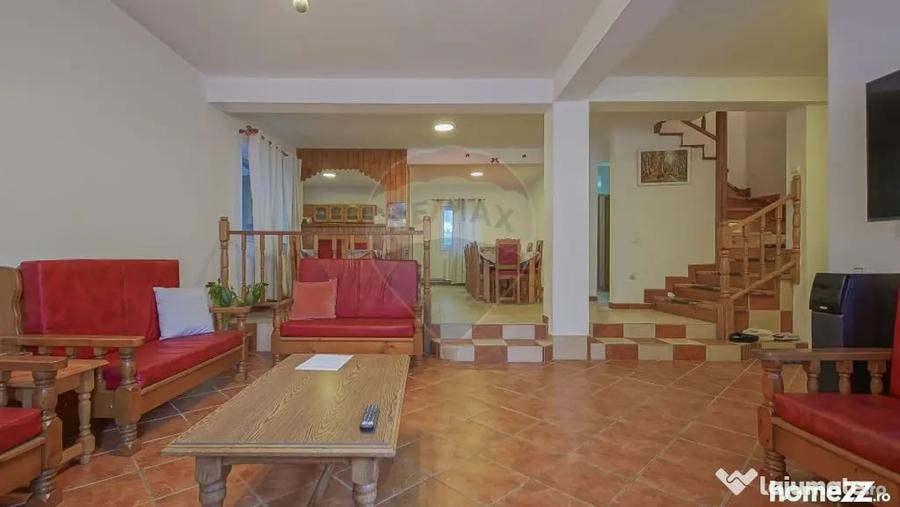 Casă cu 7 camere cu Teren 596 Mp în Poiana Brașov