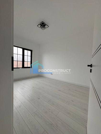 Duplex cu 5 camere cu Canalizare în Giroc