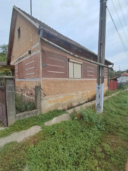 Casă cu 4 camere în Nadăș