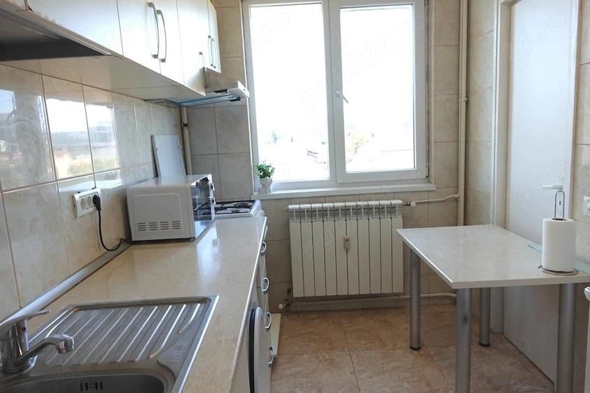 Apartament cu 3 camere semidecomandat, mobilat în Gara de Nord