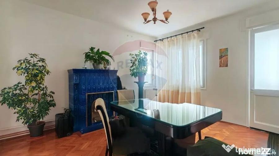 Apartament cu 4 camere semidecomandat în Domenii