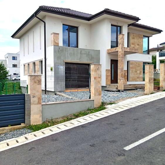Casă individuală cu 4 camere cu Canalizare în Chinteni