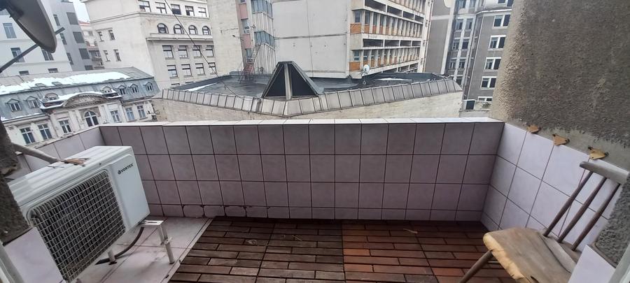 Apartament cu 3 camere decomandat în P-ța Universității