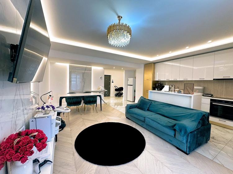 Apartament cu 3 camere decomandat, mobilat în P-ța Unirii
