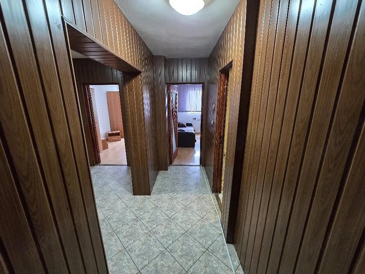 Apartament cu 3 camere decomandat în Vest