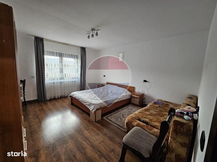 Casă cu 4 camere decomandat în Rona de Jos