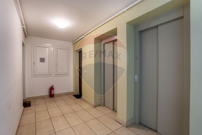 Apartament cu 3 camere decomandat, mobilat în Tractorul