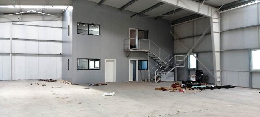 Spațiu industrial, de 1,000 mp, în Central