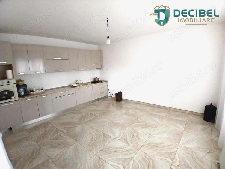 Casă cu 6 camere cu Teren 300 Mp în Est