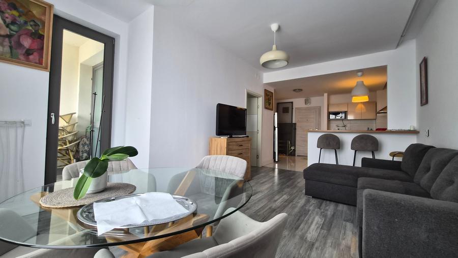 Apartament cu 2 camere nedecomandat, mobilat în Central