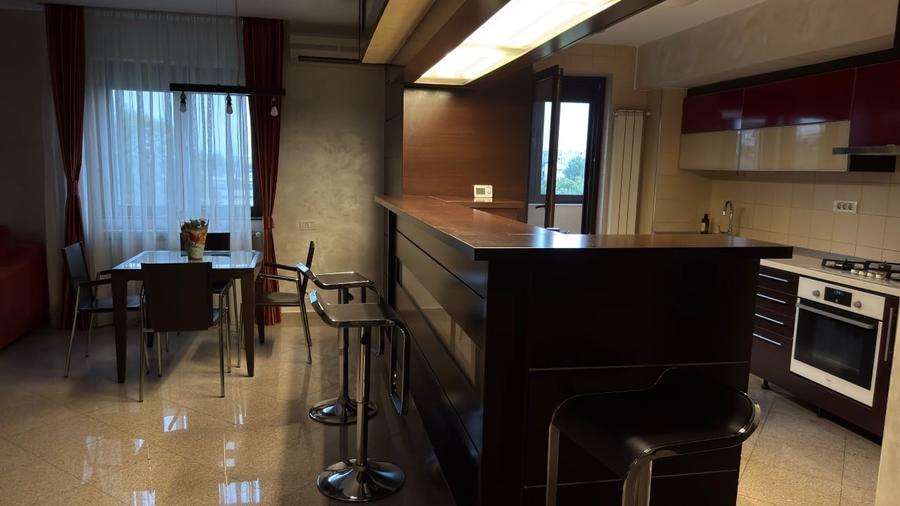 Apartament cu 3 camere decomandat, mobilat în Berceni
