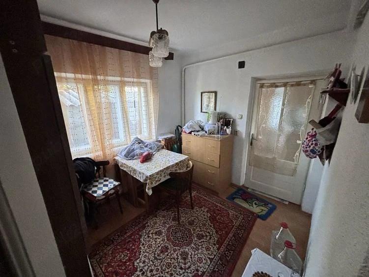 Casă cu 3 camere în Central