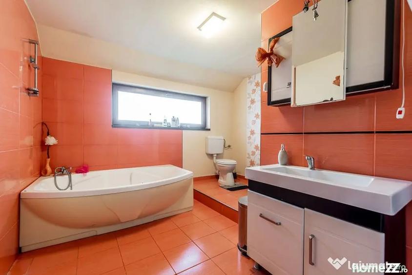 Casă cu 5 camere cu Teren 600 Mp în Aradul Nou
