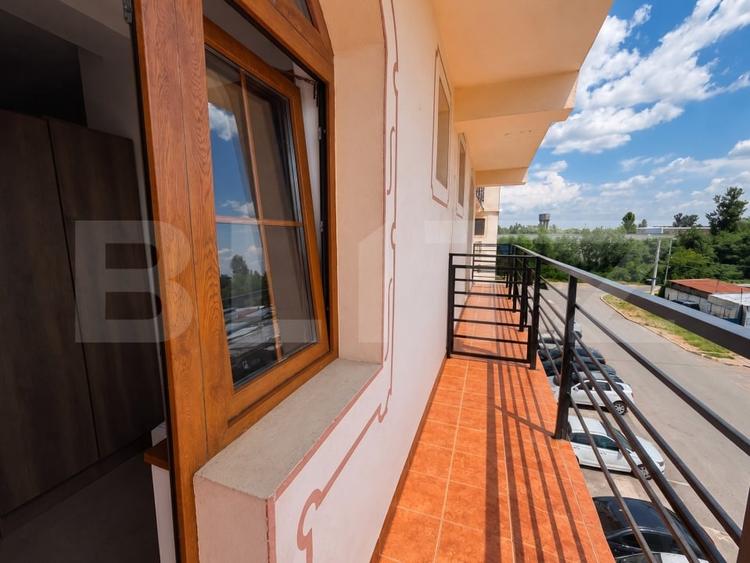 Casă individuală cu 50 camere cu Canalizare în Est