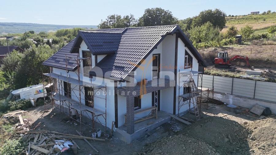 Casă individuală cu 3 camere cu Canalizare în Chicerea
