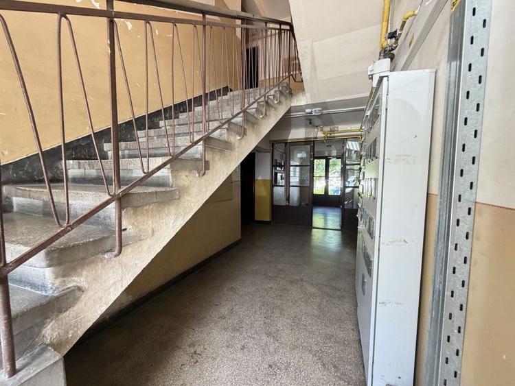 Apartament cu 2 camere semidecomandat în Frații Golești