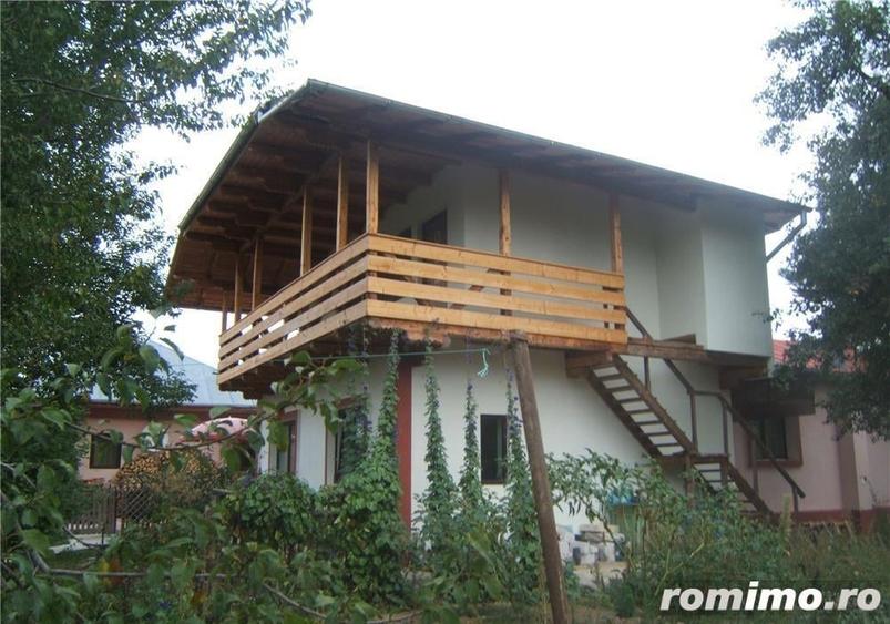 Casă cu 8 camere cu Teren 2000 Mp în Coțofenești