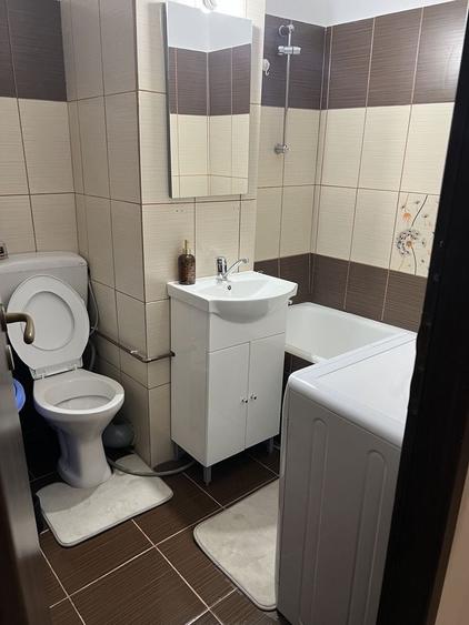 Apartament cu 2 camere semidecomandat în Rovine