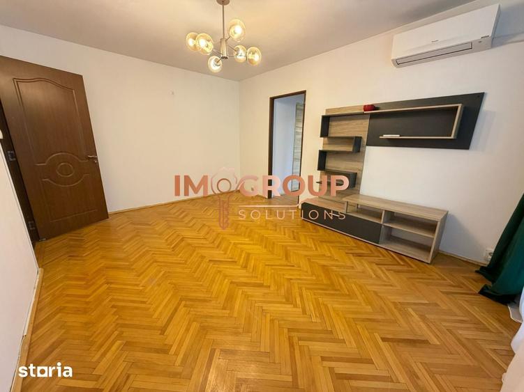 Apartament cu 3 camere semidecomandat în Podu Roș