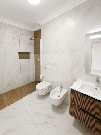 Apartament cu 3 camere decomandat în Iris