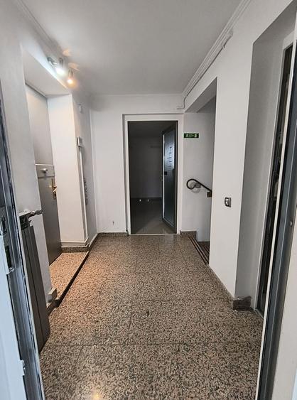 Birou, de 190 mp, în P-ța Romană