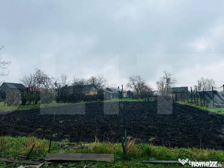 Casă cu 3 camere cu Teren 1900 Mp în Central