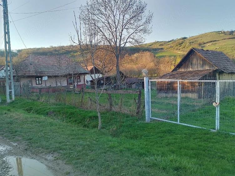 Casă cu 2 camere cu Teren 1568 Mp în Central