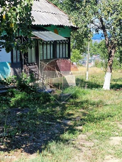 Casă cu 3 camere cu Teren 6000 Mp în Central