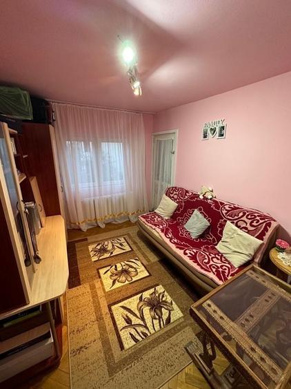 Apartament cu 4 camere decomandat în Bucovina