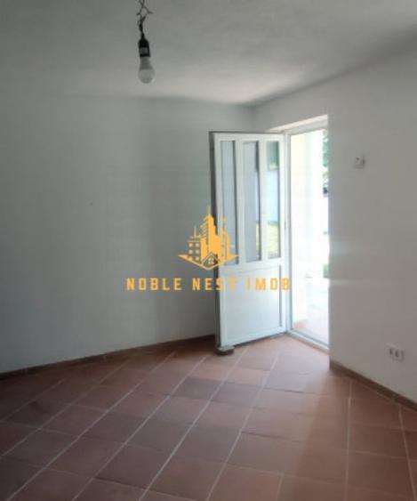Casă cu 5 camere cu Teren 2500 Mp în Central