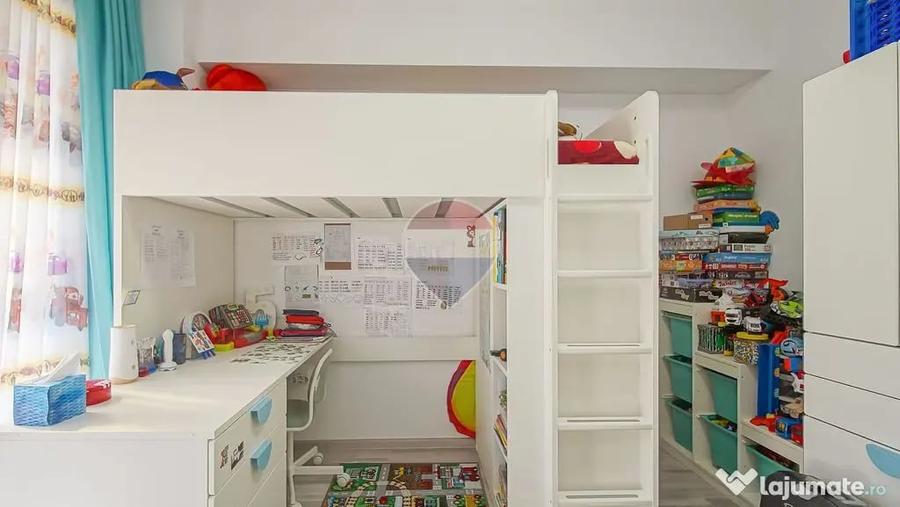 Apartament cu 3 camere decomandat în Tractorul