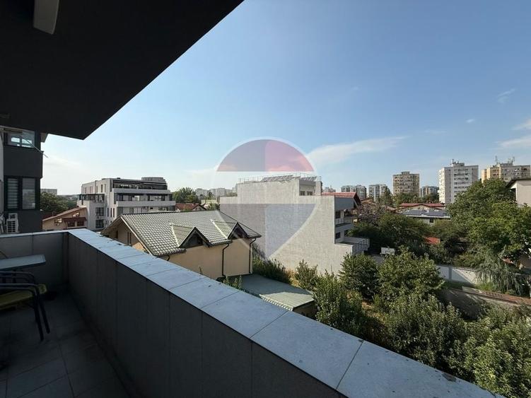 Apartament cu 4 camere decomandat, mobilat în Titan