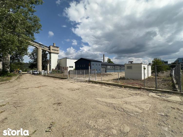 Spațiu comercial, de 2,000 mp, în Cug