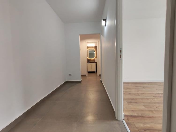 Apartament cu 3 camere semidecomandat în Titan