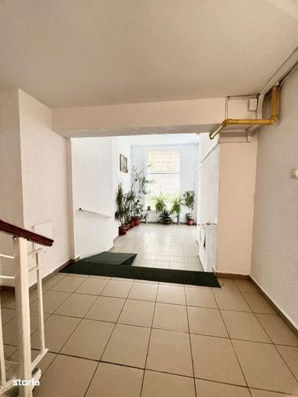 Apartament cu 4 camere în Văcăresti