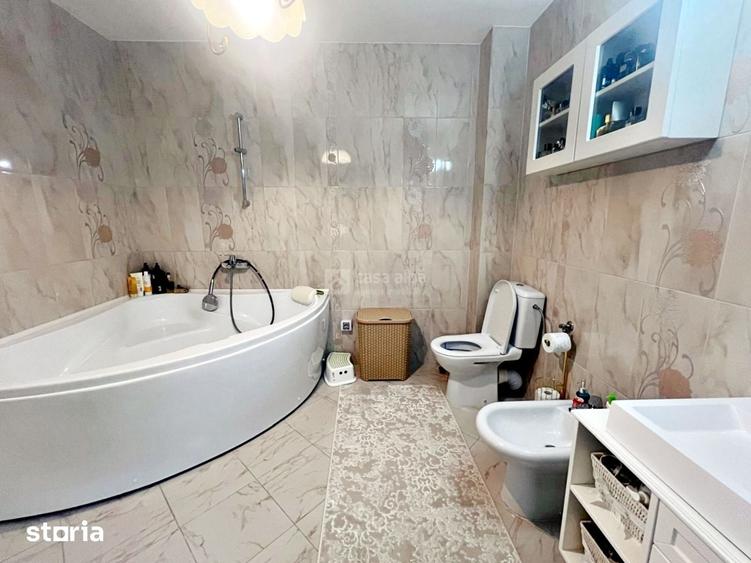 Casă cu 5 camere cu Teren 1500 Mp în Central