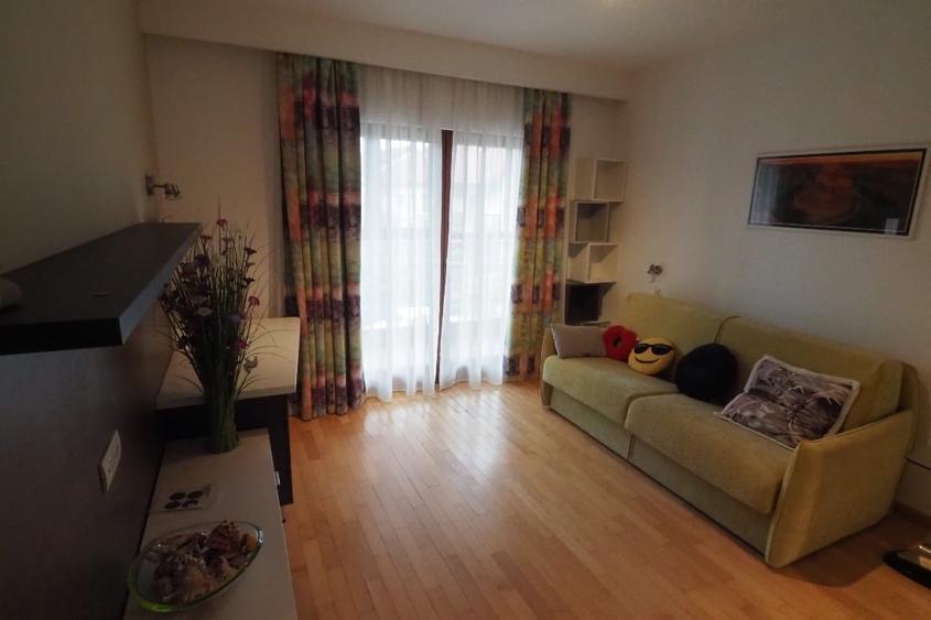 Duplex cu 6 camere cu Canalizare în Central