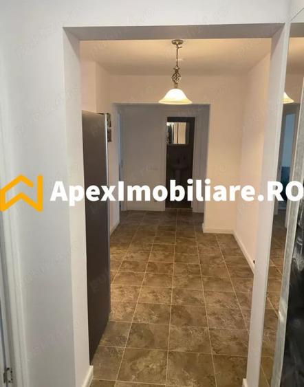 Apartament cu 3 camere decomandat în Calea Victoriei