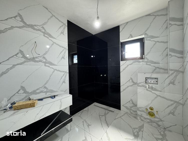 Casă cu 6 camere cu Teren 2147 Mp în Cetățeni