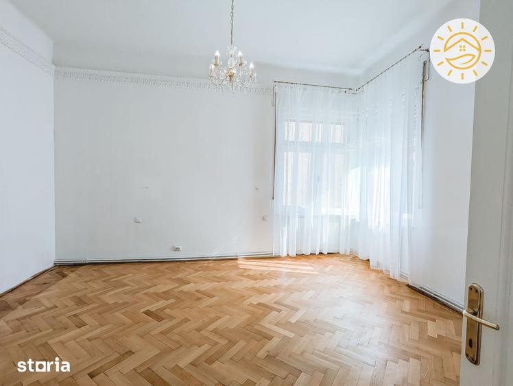 Apartament cu 5 camere în Centrul Istoric