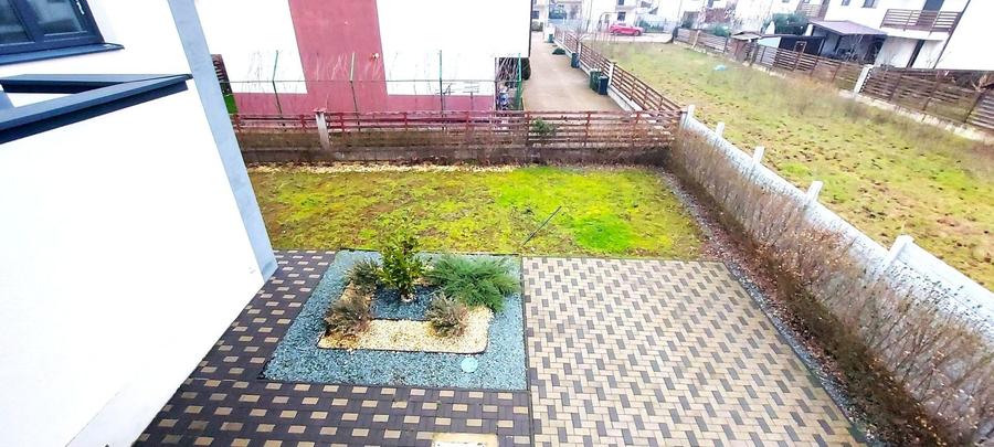 Duplex cu 5 camere cu Canalizare în Central