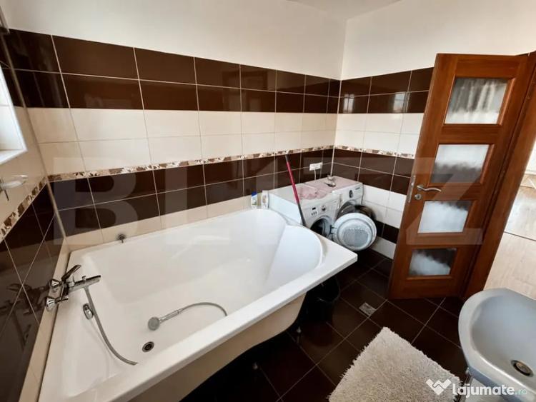 Apartament cu 4 camere decomandat în Central
