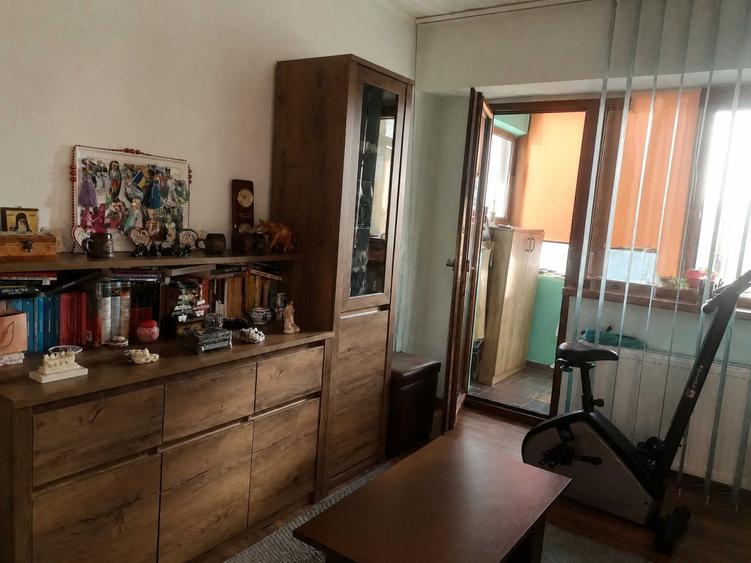 Apartament cu 3 camere decomandat în Lujerului