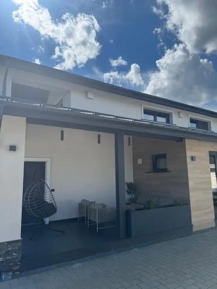 Casă individuală cu 6 camere cu Canalizare în Marginea