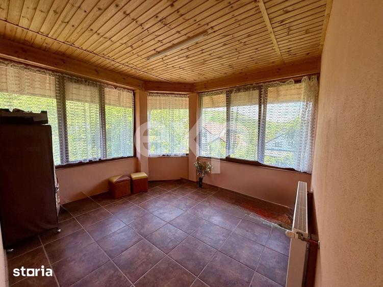 Casă cu 7 camere cu Teren 1008 Mp în Ștefănești