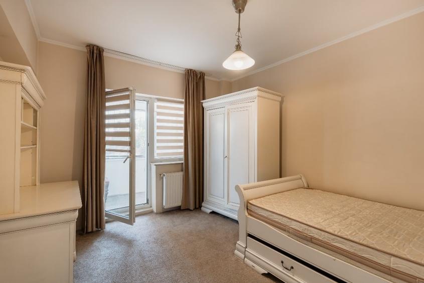 Apartament cu 5 camere decomandat, mobilat în Gară
