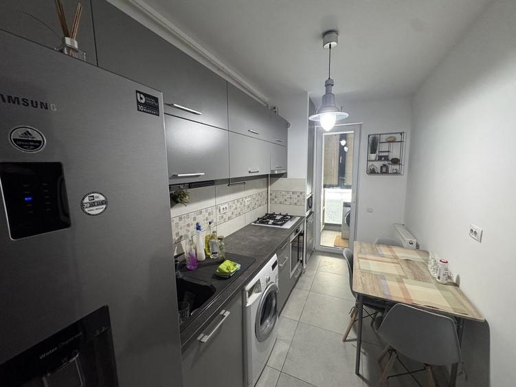 Apartament cu 2 camere decomandat în Eroii Revoluției