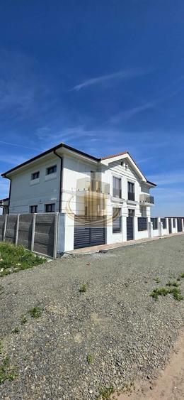 Duplex cu 5 camere cu Canalizare în Săcălaz
