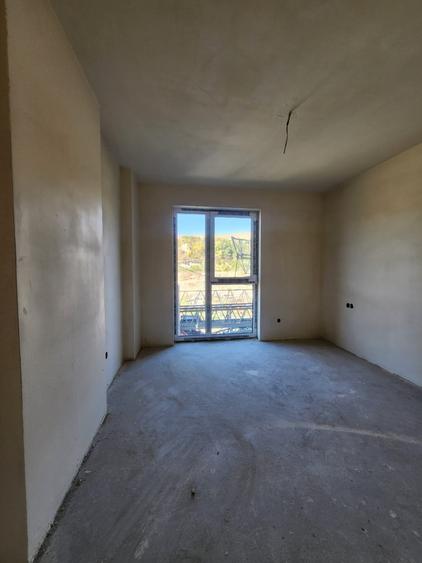 Apartament cu 2 camere semidecomandat în Florești